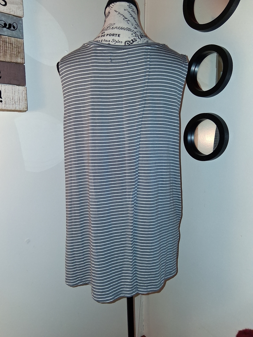 Old Navy Tank Top Bundle - 2 Tops - Picture 6 of 16